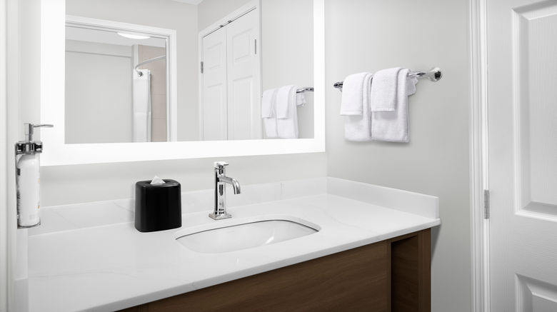 <b>Staybridge Suites Columbia Room</b>. Images powered by <a href="https://www.leonardoworldwide.com/" title="Leonardo Worldwide" target="_blank">Leonardo</a>.