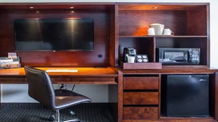 Red Feather Lodge Room