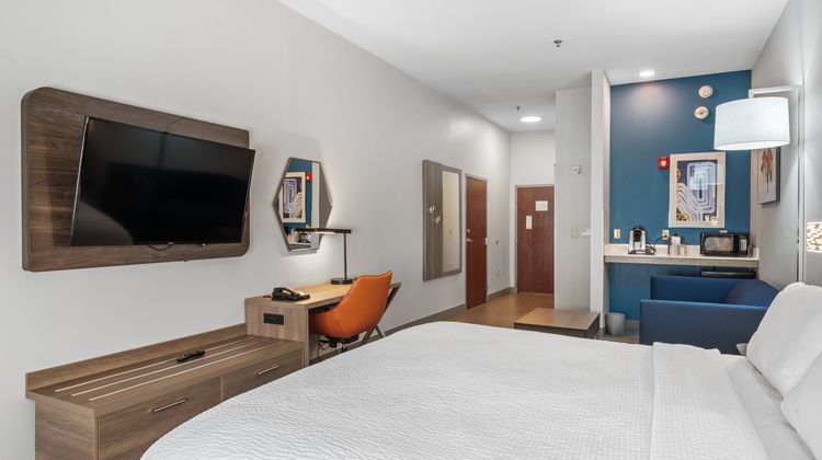 Holiday Inn Express Hotel & Sts Maumelle Room
