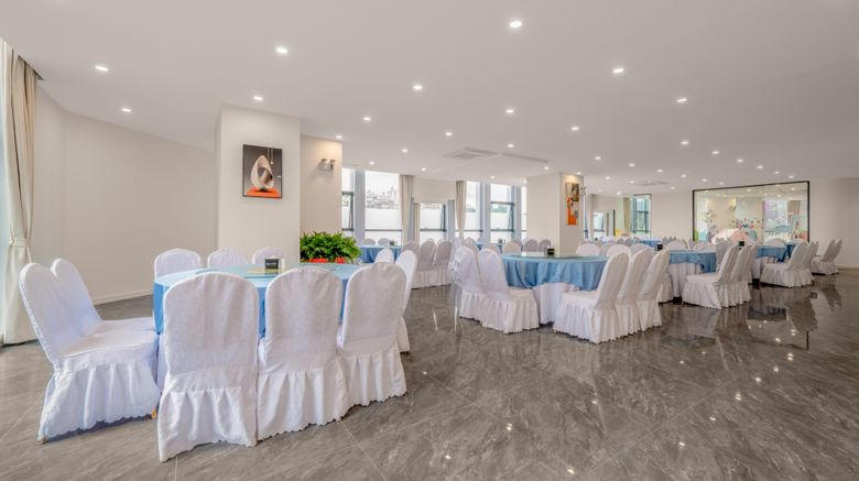 <b>Holiday Inn Exp Kunming Panlon Restaurant</b>. Images powered by <a href="https://www.leonardoworldwide.com/" title="Leonardo Worldwide" target="_blank">Leonardo</a>.