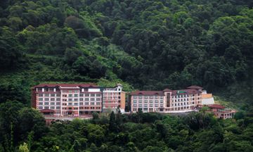 Holiday Inn Resort Budhanilkan