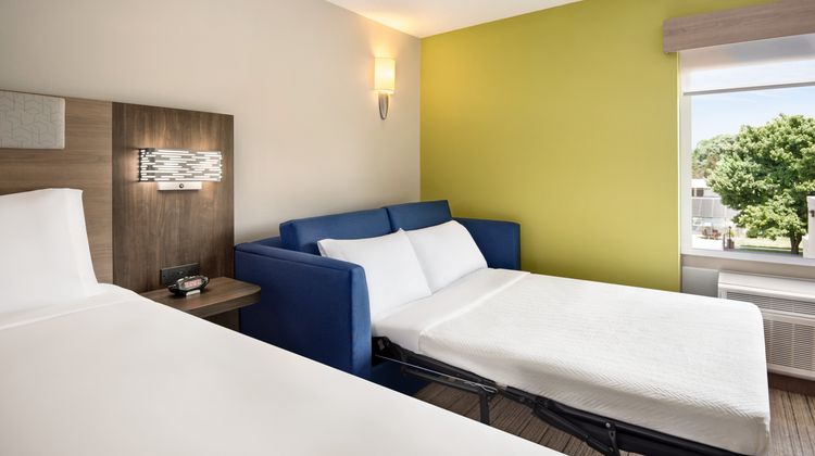 Holiday Inn Express Hotel & Suites Room
