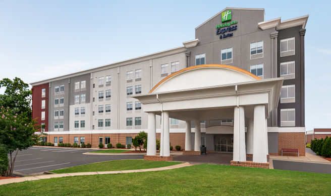 Holiday Inn Express Hotel & Suites Exterior