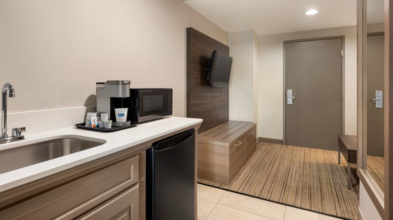<b>Holiday Inn Express Hotel & Suites Suite</b>. Images powered by <a href="https://www.leonardoworldwide.com/" title="Leonardo Worldwide" target="_blank">Leonardo</a>.