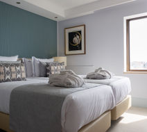 VIP Executive Marques Aparthotel Room