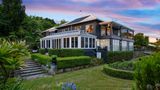 Black Swan Lakeside Boutique Hotel Exterior