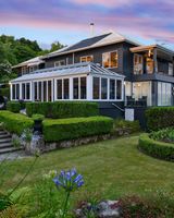 Black Swan Lakeside Boutique Hotel