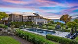 Black Swan Lakeside Boutique Hotel Exterior