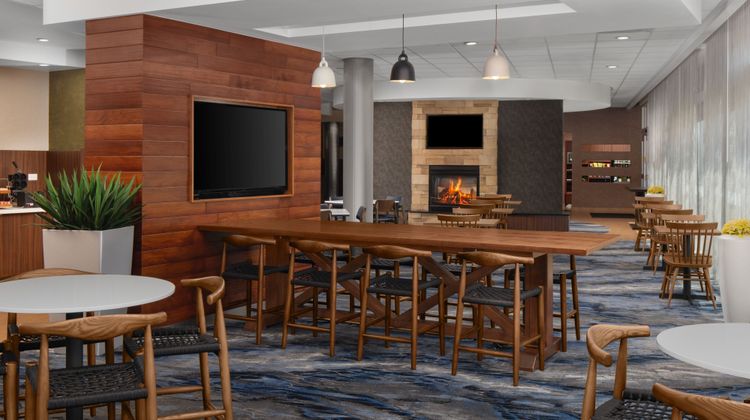 Fairfield Inn & Suites Orange County Restaurant