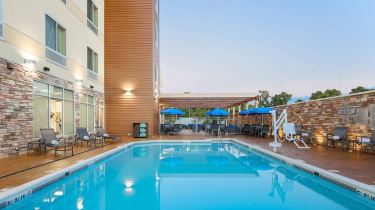 Fairfield Inn & Suites Alexandria Pool
