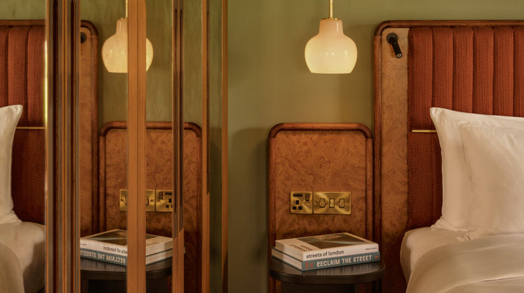 Sir Devonshire Square Suite