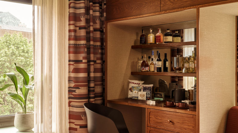<b>Sir Devonshire Square Suite</b>. Images powered by <a href="https://www.leonardoworldwide.com/" title="Leonardo Worldwide" target="_blank">Leonardo</a>.