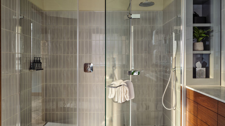 <b>Sir Devonshire Square Suite</b>. Images powered by <a href="https://www.leonardoworldwide.com/" title="Leonardo Worldwide" target="_blank">Leonardo</a>.
