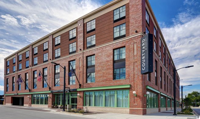 Courtyard by Marriott Manhattan Exterior