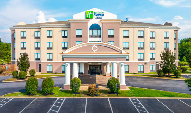 Holiday Inn Express Hotel & Suites Exterior