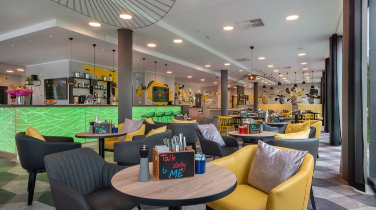 Holiday Inn the niu Fury Restaurant