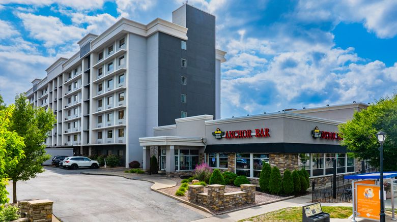 Holiday Inn Niagara Falls Exterior. Images powered by <a href="https://www.leonardoworldwide.com" target="_blank" rel="noopener">Leonardo</a>.
