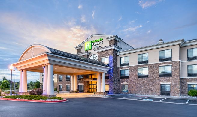 Holiday Inn Express & Suites Exterior