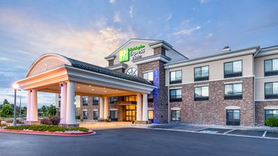 Holiday Inn Express & Suites
