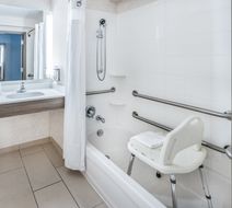 Holiday Inn Express & Suites Room