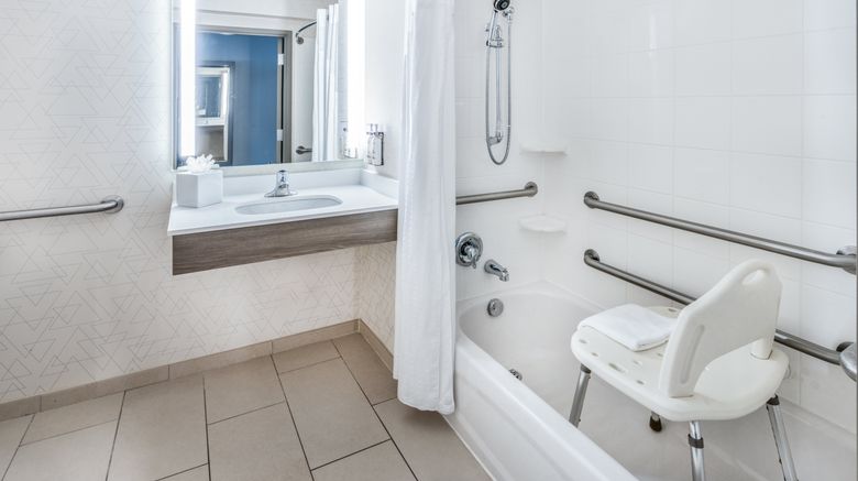 <b>Holiday Inn Express & Suites Room</b>. Images powered by <a href="https://www.leonardoworldwide.com/" title="Leonardo Worldwide" target="_blank">Leonardo</a>.