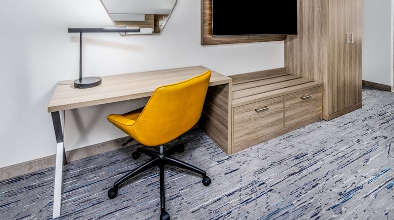 <b>Holiday Inn Express & Suites Room</b>. Images powered by <a href="https://www.leonardoworldwide.com/" title="Leonardo Worldwide" target="_blank">Leonardo</a>.