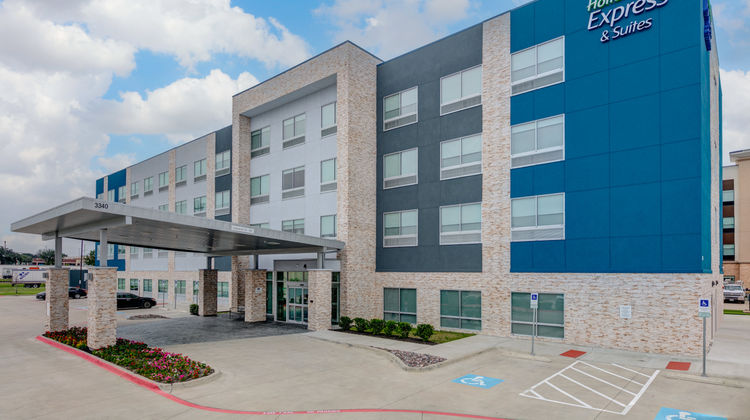 Holiday Inn Express & Stes Dallas North Exterior