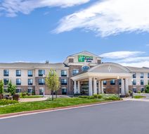 Holiday Inn Express & Suites Exterior