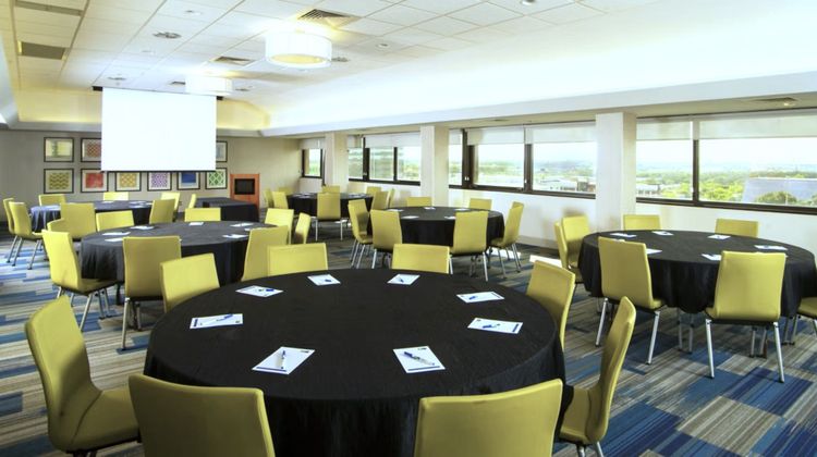 Holiday Inn Express Airport Meeting