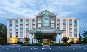 Holiday Inn Express Hotel & Suites