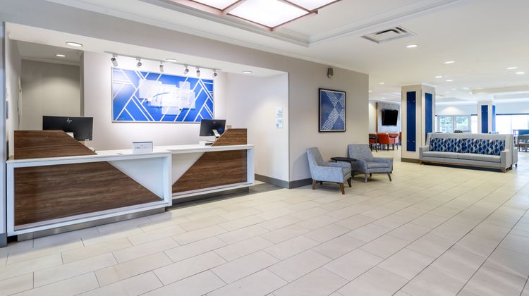 Holiday Inn Express Hotel & Suites Exterior