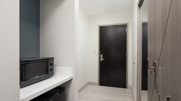 Holiday Inn Express Hotel & Suites Room