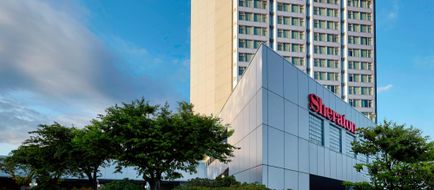 Sheraton Vancouver Guildford Hotel Exterior
