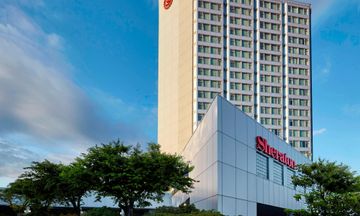 Sheraton Vancouver Guildford Hotel