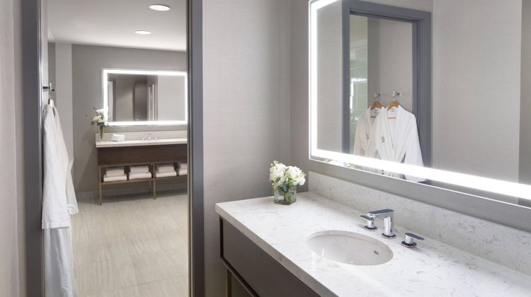 Sheraton Vancouver Guildford Hotel Suite
