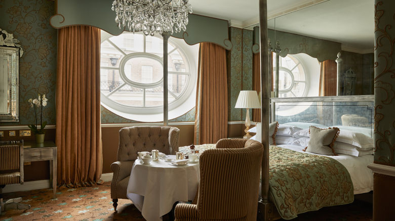 <b>The Chesterfield Mayfair Suite</b>. Images powered by <a href="https://www.leonardoworldwide.com/" title="Leonardo Worldwide" target="_blank">Leonardo</a>.