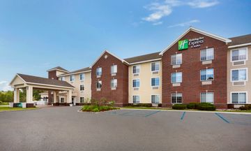 Holiday Inn Express & Suites Traverse