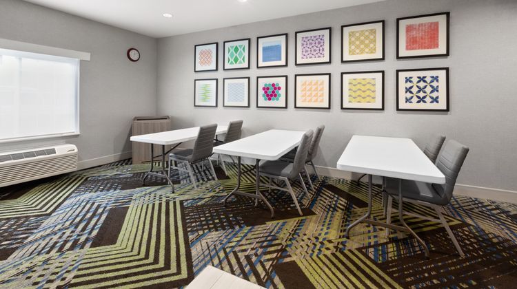 Holiday Inn Express & Suites Traverse Meeting