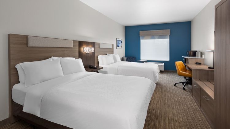 Holiday Inn Express & Suites Traverse Room