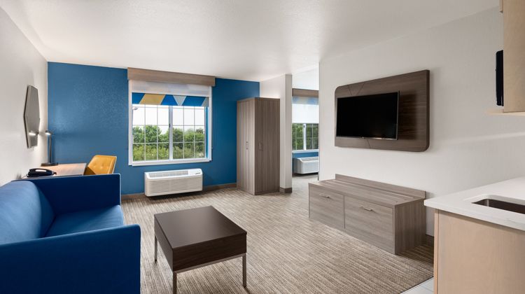 Holiday Inn Express & Suites Traverse Suite