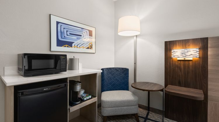 Holiday Inn Express & Suites Traverse Room