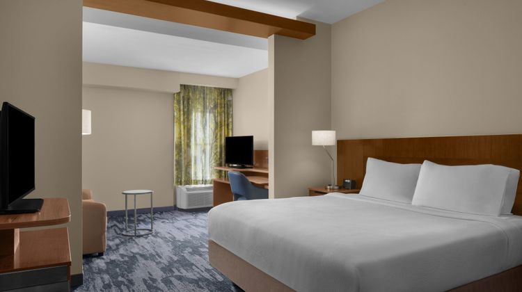 Fairfield Inn & Suites Downtown Room