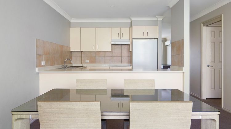 Pinnacle Apartments Room