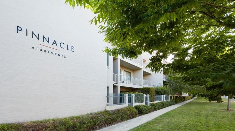 Pinnacle Apartments Exterior