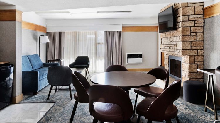 Four Points Ventura Harbor Resort Suite