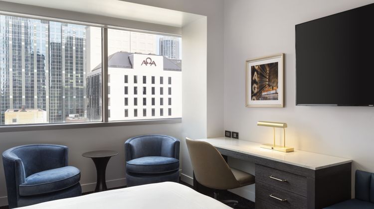 Residence Inn Downtown Magnificent Mile Suite