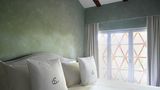 Elizabeth Country House Room