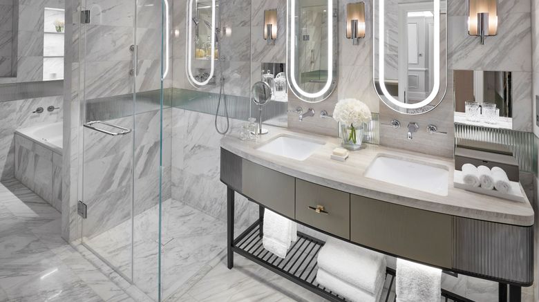 <b>Mandarin Oriental Hyde Park, London Room</b>. Images powered by <a href="https://www.leonardoworldwide.com/" title="Leonardo Worldwide" target="_blank">Leonardo</a>.