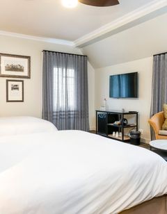 ANEW Hotel Hilton