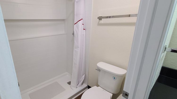 Red Roof Inn Byron Room
